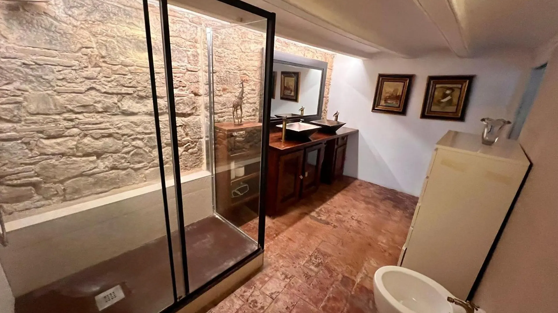 Guest house Habitacion Con Bano Privado En La Rambla Hotel Barcelona Spain
